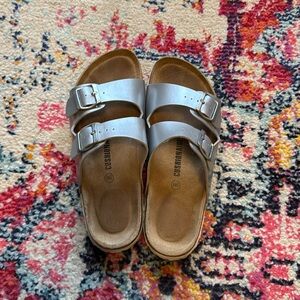 CUSHIONAIRE Women's Lane Cork Footbed Sandal With +Comfort